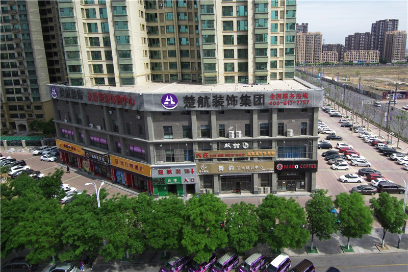 大屌操黑丝欧美妓女大骚逼楚航装饰外景